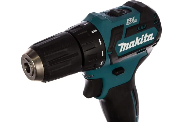 Аккумуляторная дрель-шуруповерт Makita DF332DWAE