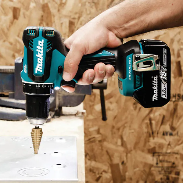 Аккумуляторная дрель-шуруповерт Makita DDF485Z