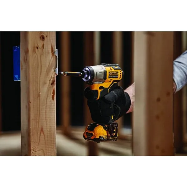 Аккумуляторный шуруповерт DeWalt DCF801D2-QW