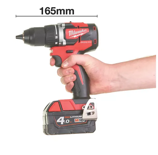 Аккумуляторная дрель-шуруповерт Milwaukee M18 CBLDD-402C 4933464539