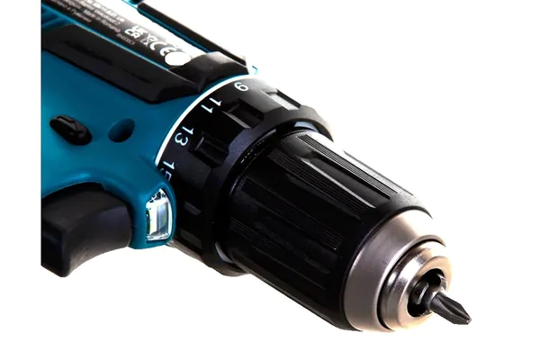 Аккумуляторная дрель-шуруповерт Makita DDF485RF