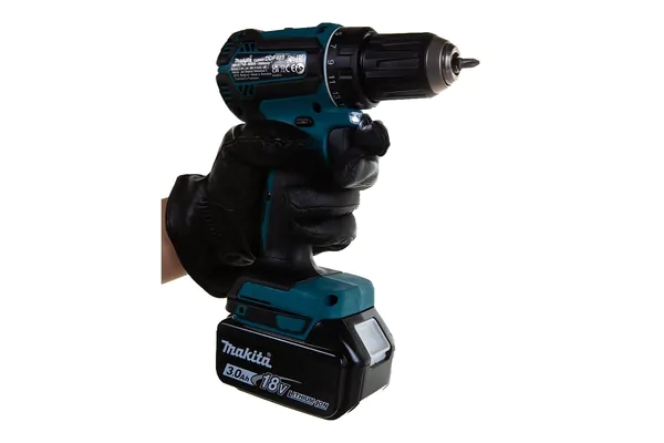 Аккумуляторная дрель-шуруповерт Makita DDF485RF