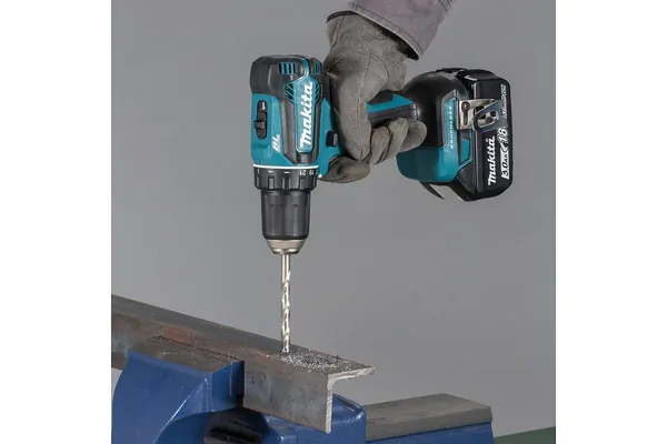 Аккумуляторная дрель-шуруповерт Makita DDF485RF