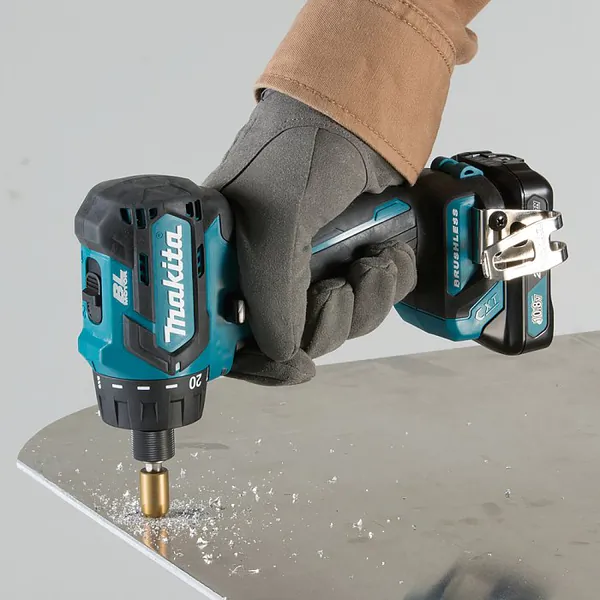 Аккумуляторная дрель-шуруповерт Makita DF032DWME