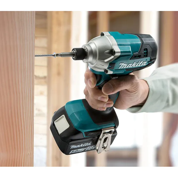 Аккумуляторный шуруповерт Makita DTD156Z