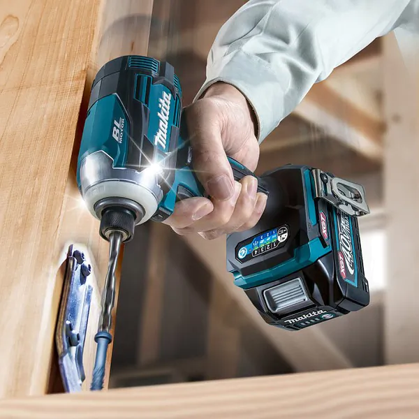 Аккумуляторный шуруповерт Makita TD001GZ