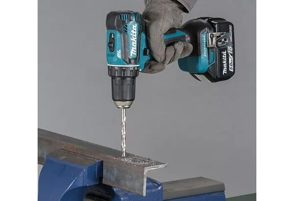 Аккумуляторная дрель-шуруповерт Makita DDF485RFJ