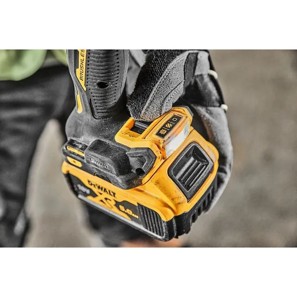 Аккумуляторная дрель-шуруповерт DeWalt DCD800P2T-QW