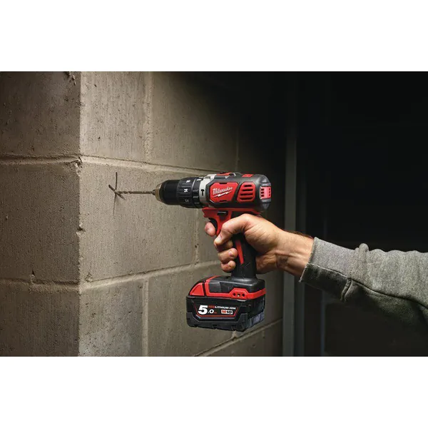 Аккумуляторная дрель-шуруповерт Milwaukee M18 BPD-202C 4933443515