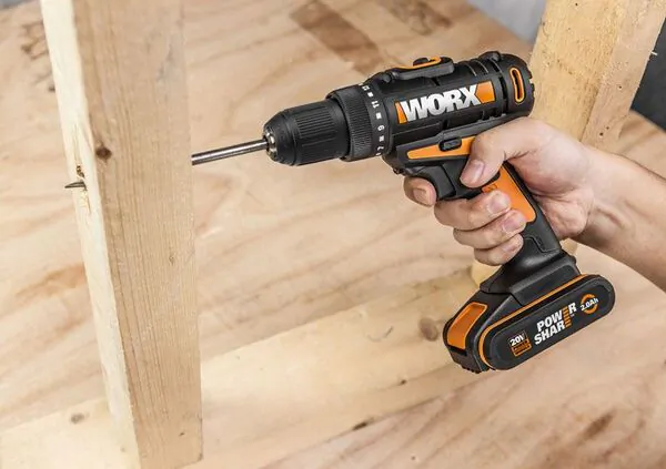 Аккумуляторная дрель-шуроповерт WORX WX101