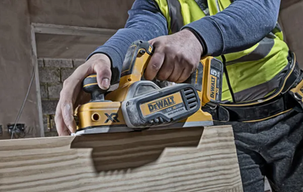 Аккумуляторный рубанок DeWalt DCP580N-XJ