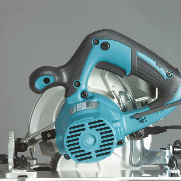 Пила дисковая Makita HS6601J