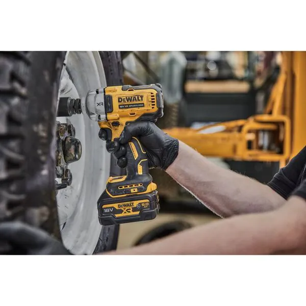 Аккумуляторный гайковерт DeWalt DCF891NT-XJ