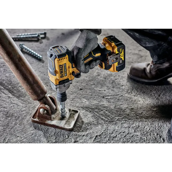 Аккумуляторный гайковерт DeWalt DCF892P2T-QW