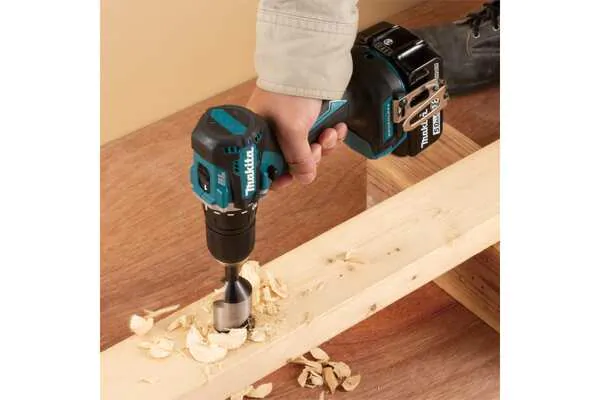 Аккумуляторная дрель-шуруповерт Makita DDF487Z