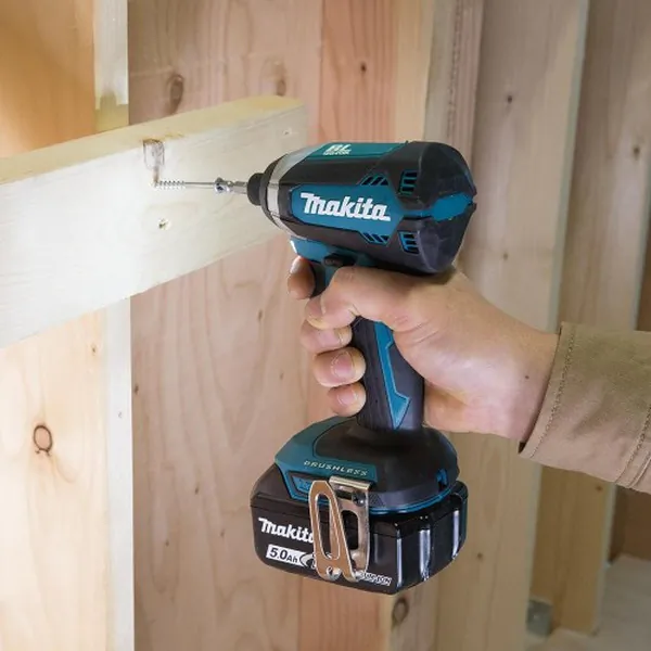 Аккумуляторный шуруповерт Makita DTD153ZJ 170Нм (Makpac)