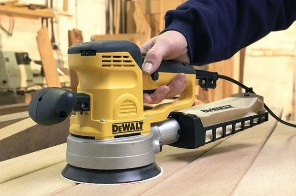 Эксцентриковая шлифовальная машина DeWalt D26410-QS