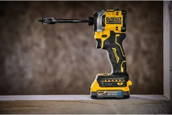 Аккумуляторный шуруповерт DeWalt DCF850E2T-QW