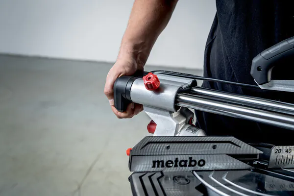 Пила торцовочная Metabo KGS 254 M+диск 613254000