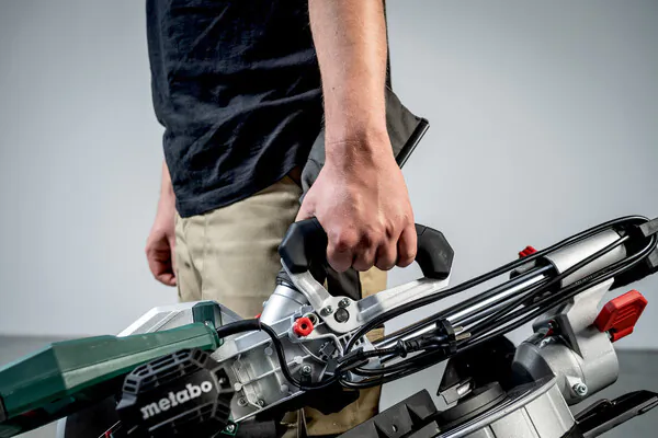 Пила торцовочная Metabo KGS 305 M 613305000