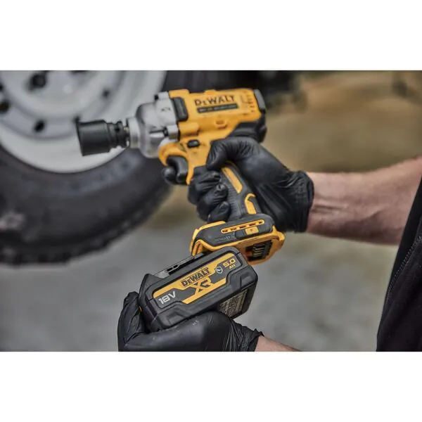 Аккумуляторный гайковерт DeWalt DCF892N-XJ