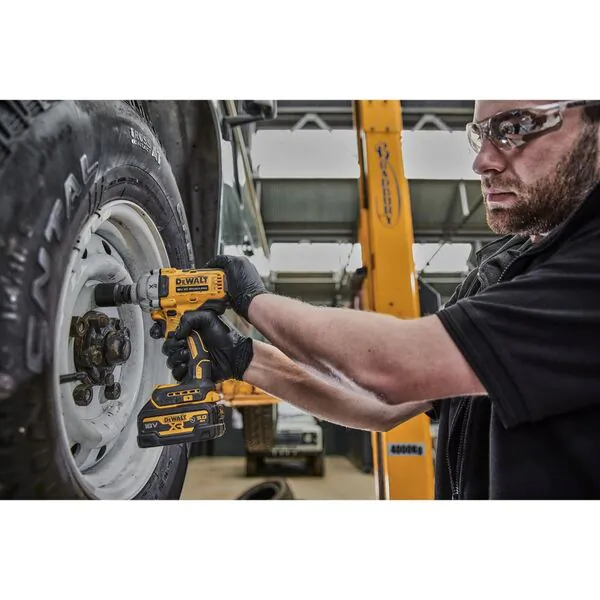 Аккумуляторный гайковерт DeWalt DCF892N-XJ