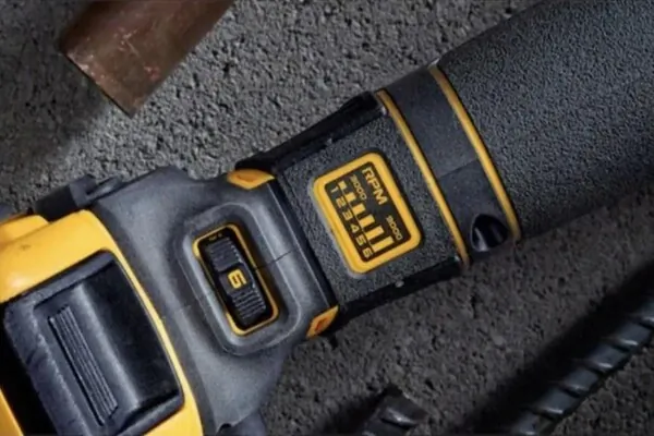 Аккумуляторная угловая шлифовальная машина DeWalt DCG416VSN-XJ