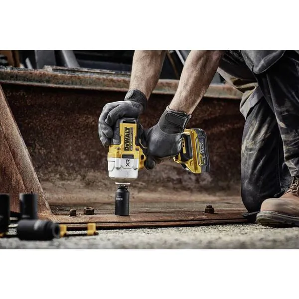 Аккумуляторный гайковерт DeWalt DCF961H2T-QW