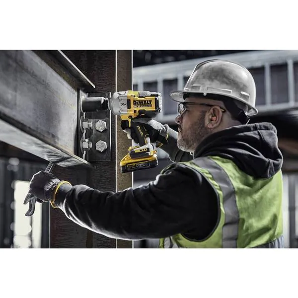 Аккумуляторный гайковерт DeWalt DCF961H2T-QW