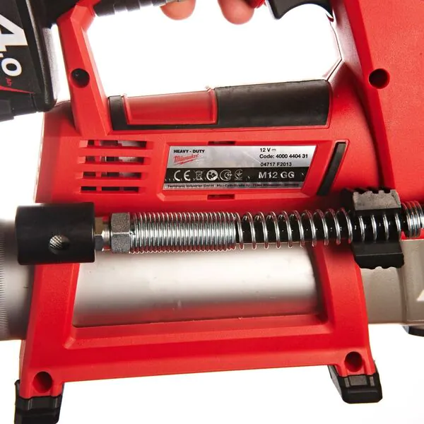 Аккумуляторный шприц для смазки Milwaukee M12 GG-401B 4933441675