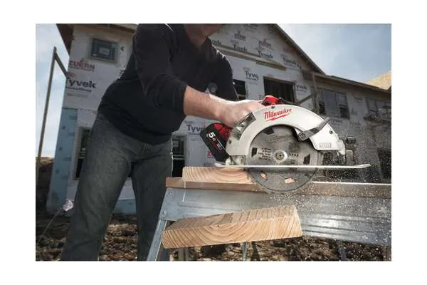 Аккумуляторная дисковая пила Milwaukee M18 BLCS66-502X 4933464590