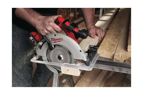 Аккумуляторная дисковая пила Milwaukee M18 BLCS66-502X 4933464590