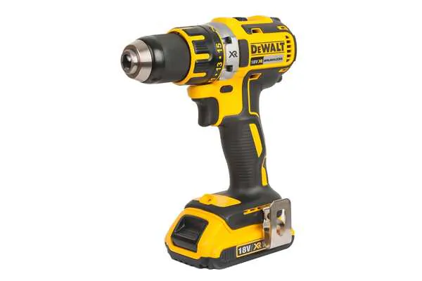 Аккумуляторная дрель-шуруповерт DeWalt DCD790D2