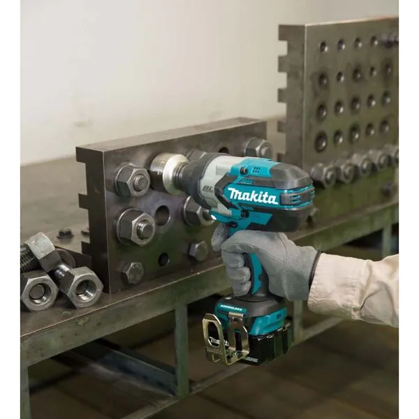 Аккумуляторный гайковерт Makita DTW1002Z