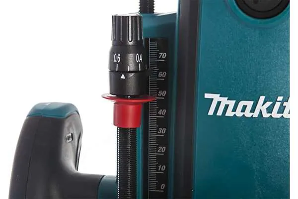 Фрезер Makita RP2302FC02