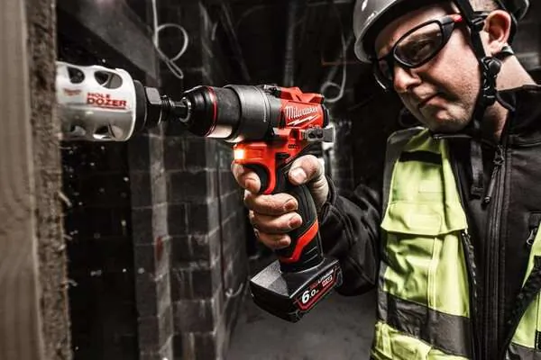 Аккумуляторная дрель-шуруповерт Milwaukee M12 FDD2-202X 4933479873