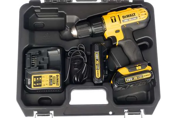 Аккумуляторная дрель-шуруповерт DeWalt DCD776S2-KS