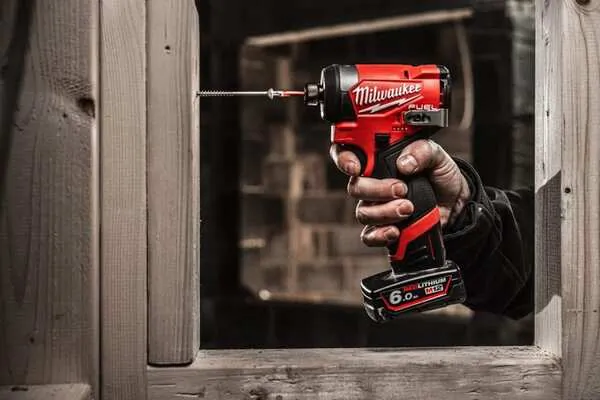 Аккумуляторный шуруповерт Milwaukee M12 FID2-202X 4933479877