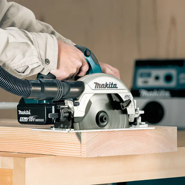 Аккумуляторная дисковая пила Makita DHS660Z