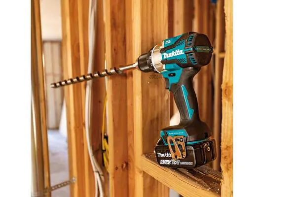 Аккумуляторная дрель-шуруповерт Makita DHP489Z