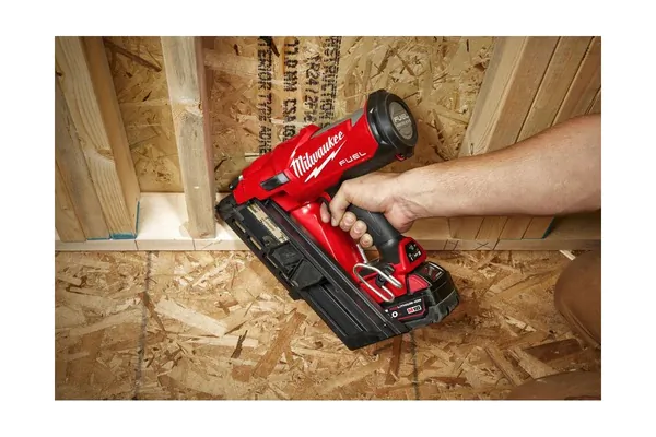 Аккумуляторный гвоздезабиватель Milwaukee M18 FFN-502C 4933471404