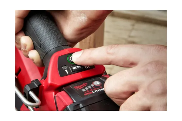 Аккумуляторный гвоздезабиватель Milwaukee M18 FFN-502C 4933471404