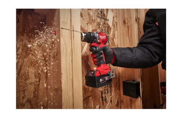 Аккумуляторная дрель-шуруповерт Milwaukee M18 BLDDRC-202C 4933492833