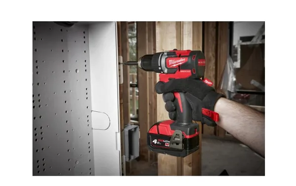 Аккумуляторная дрель-шуруповерт Milwaukee M18 CBLDD-0 4933464316