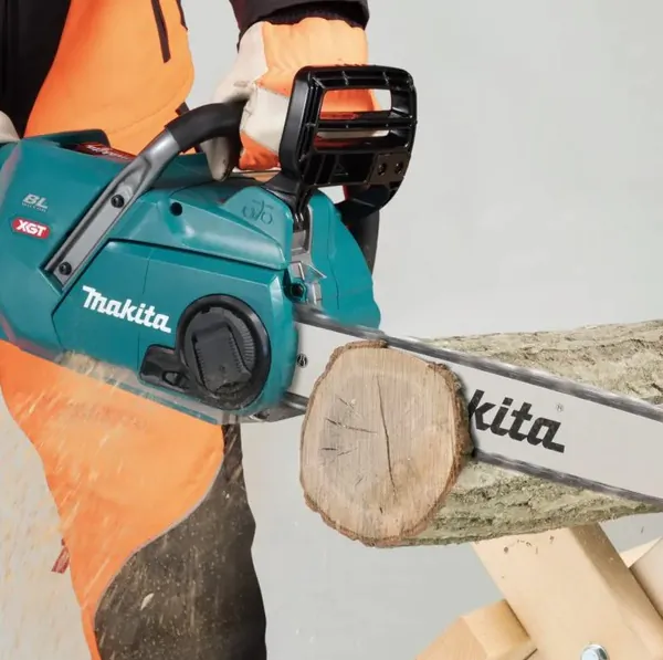 Аккумуляторная пила цепная Makita UC016GZ01 XGT