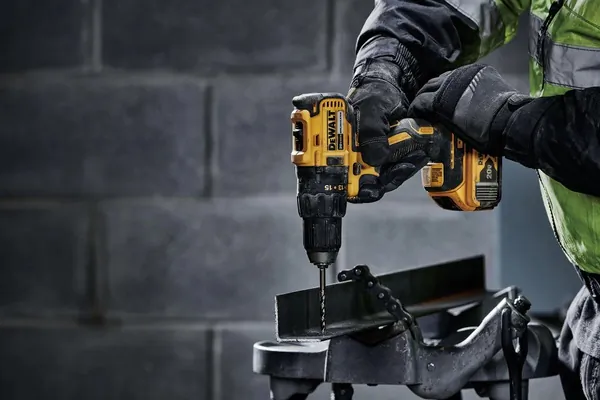 Аккумуляторная дрель-шуруповерт DeWalt DCD7771D2