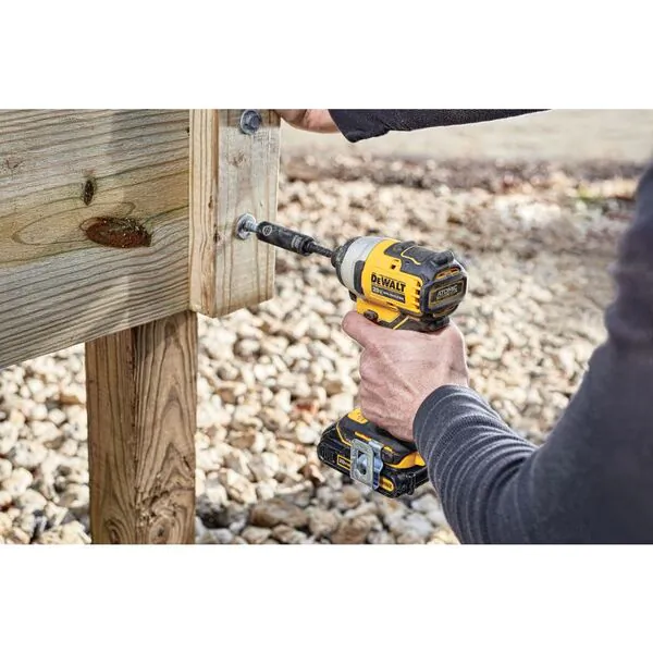 Аккумуляторный шуруповерт DeWalt DCF809L2T