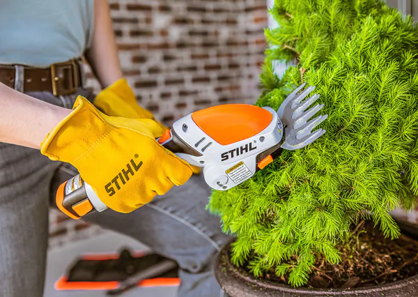 Аккумуляторный кусторез Stihl HSA 26 SET HA03-967-1800